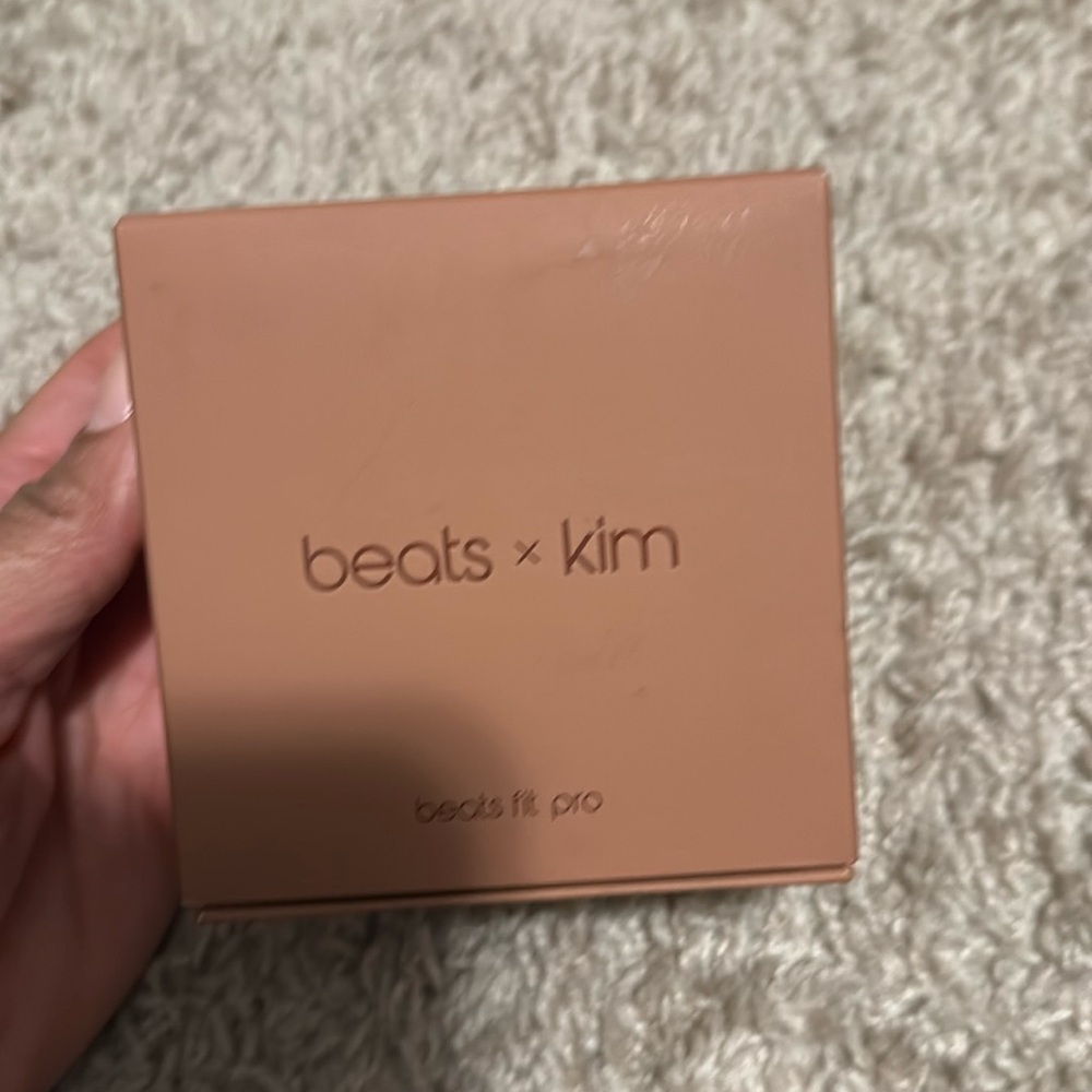 Beats x Kim (beats fit pro) 
2021